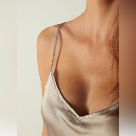 *SOLD* Intimissimi 100% Silk Satin Dust Beige V-Neck Top Lingerie - Picture 3 of 13